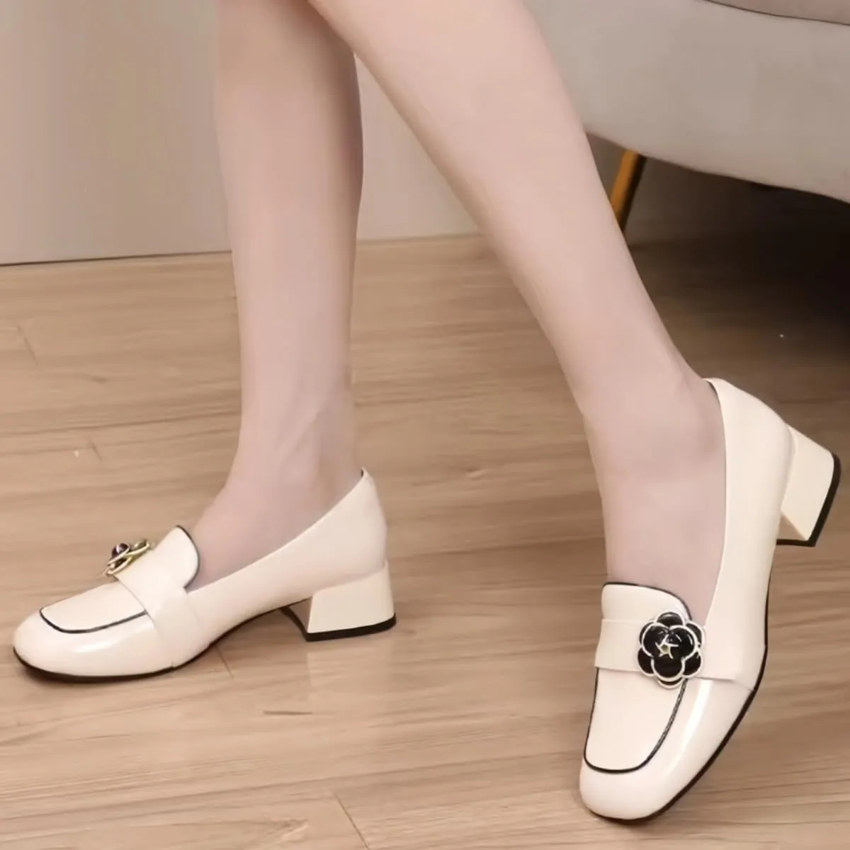 2025 New Women's Leather Loafers with Metal Buckles Commute Friendly Waterproof Chunky Block Heels Rounded Toe Shoes for Comfort and Elegance