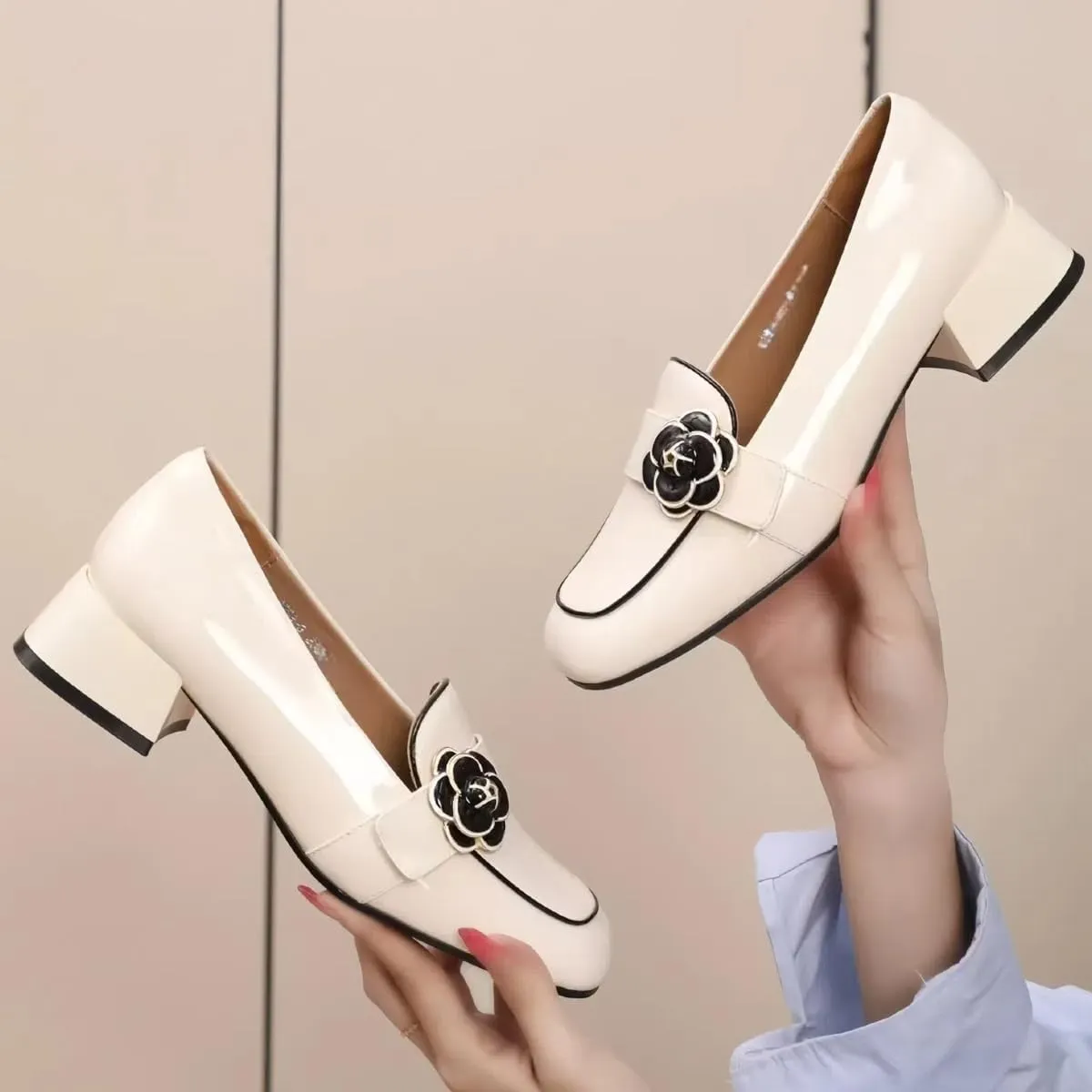 2025 New Women's Leather Loafers with Metal Buckles Commute Friendly Waterproof Chunky Block Heels Rounded Toe Shoes for Comfort and Elegance