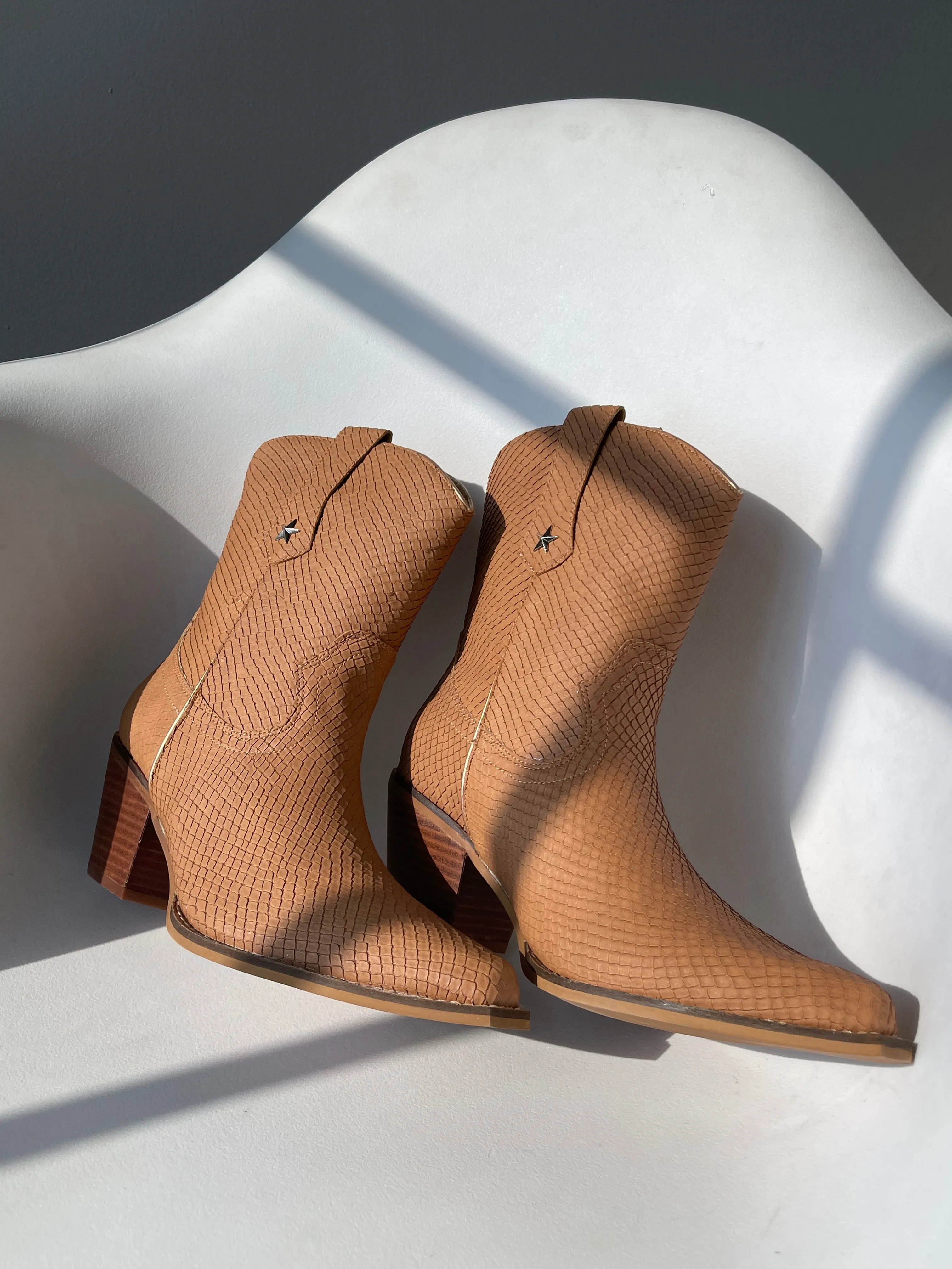 Alice Western Ripple Cowboy Boot In Whiskey
