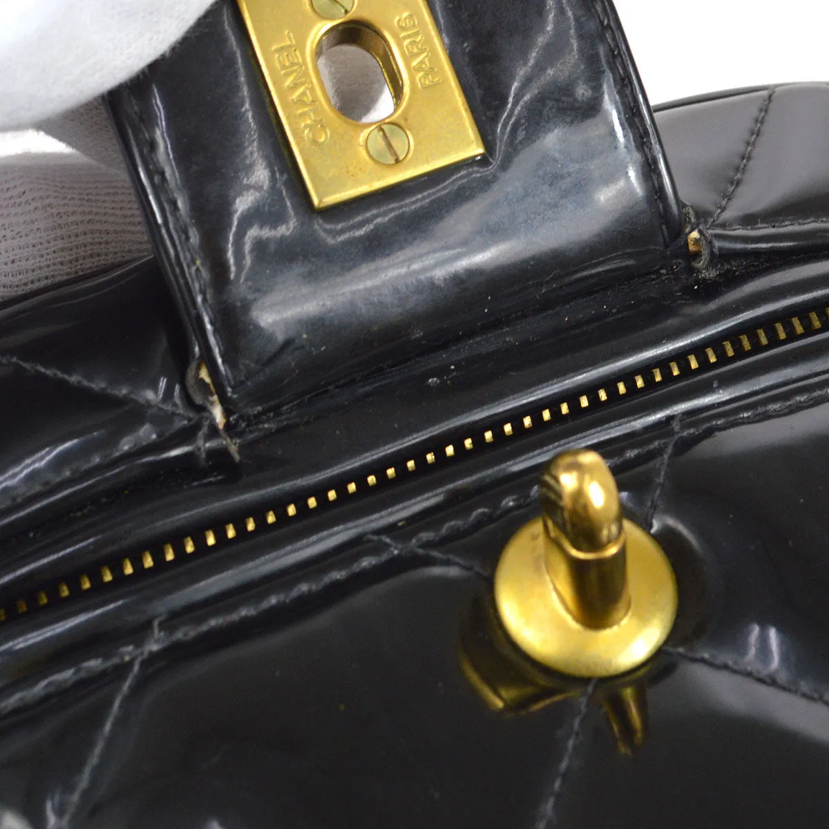 CHANEL 1995 Heart Mirror Vanity Handbag Black Patent leather AK25718c