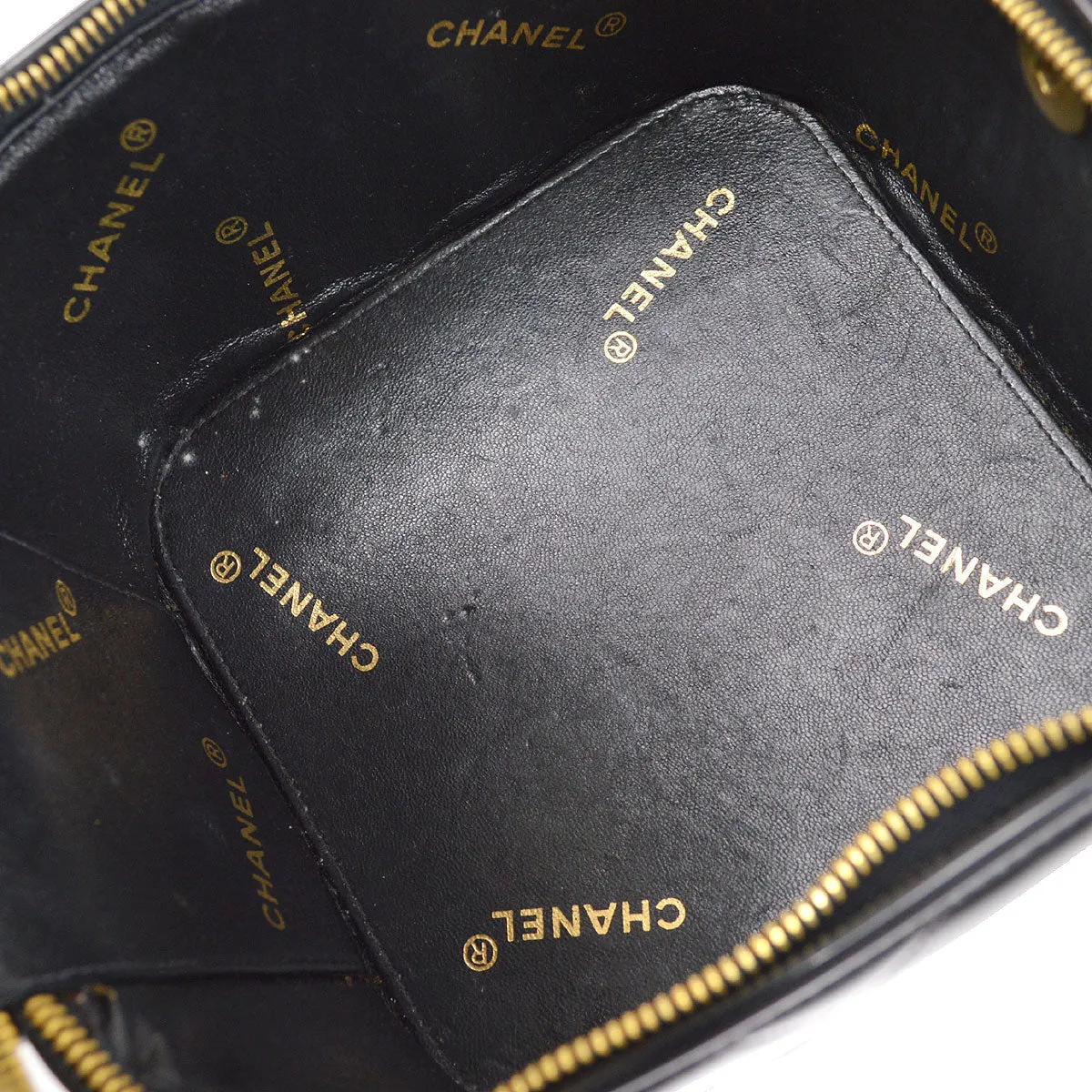 CHANEL 1995 Heart Mirror Vanity Handbag Black Patent leather AK25718c