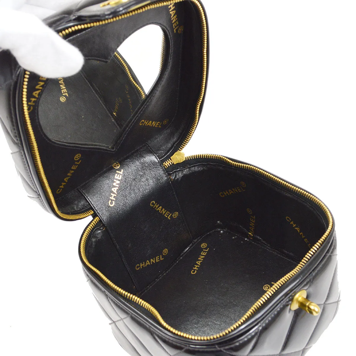 CHANEL 1995 Heart Mirror Vanity Handbag Black Patent leather AK25718c