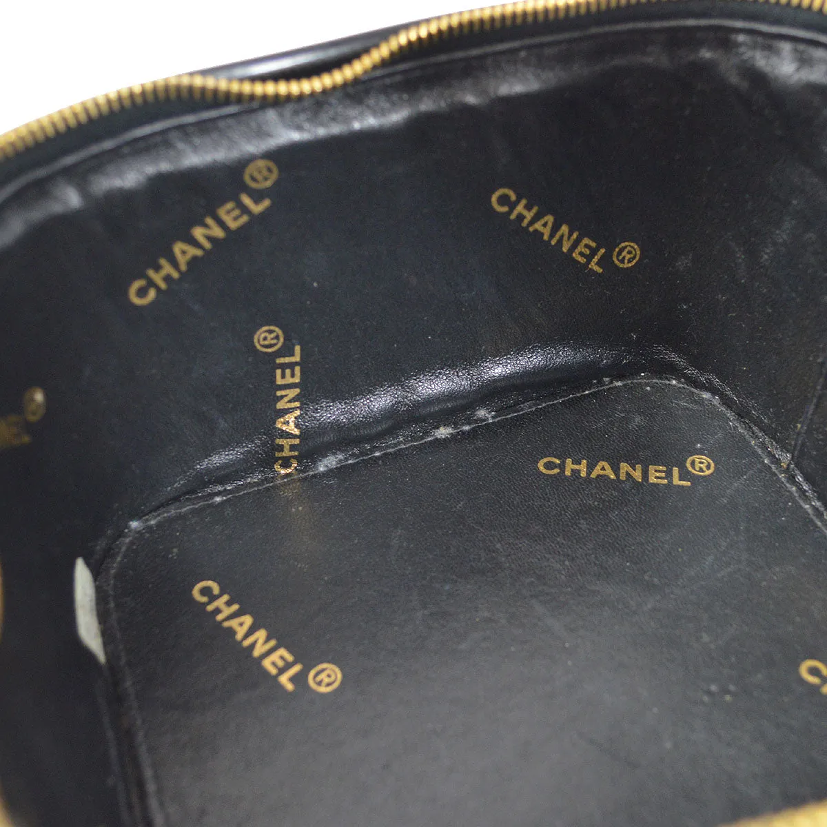 CHANEL 1995 Heart Mirror Vanity Handbag Black Patent leather AK25718c
